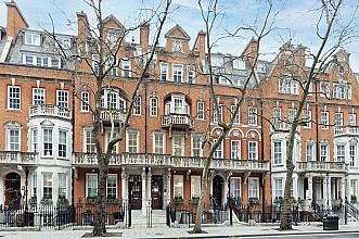 Buckingham Palace Road, Sloane Square, SW1W