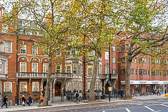 Buckingham Palace Road, Sloane Square, SW1W