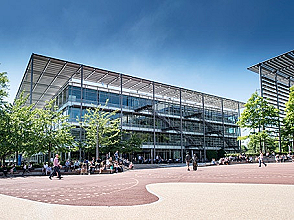 Chiswick High Road, Chiswick Park, W4
