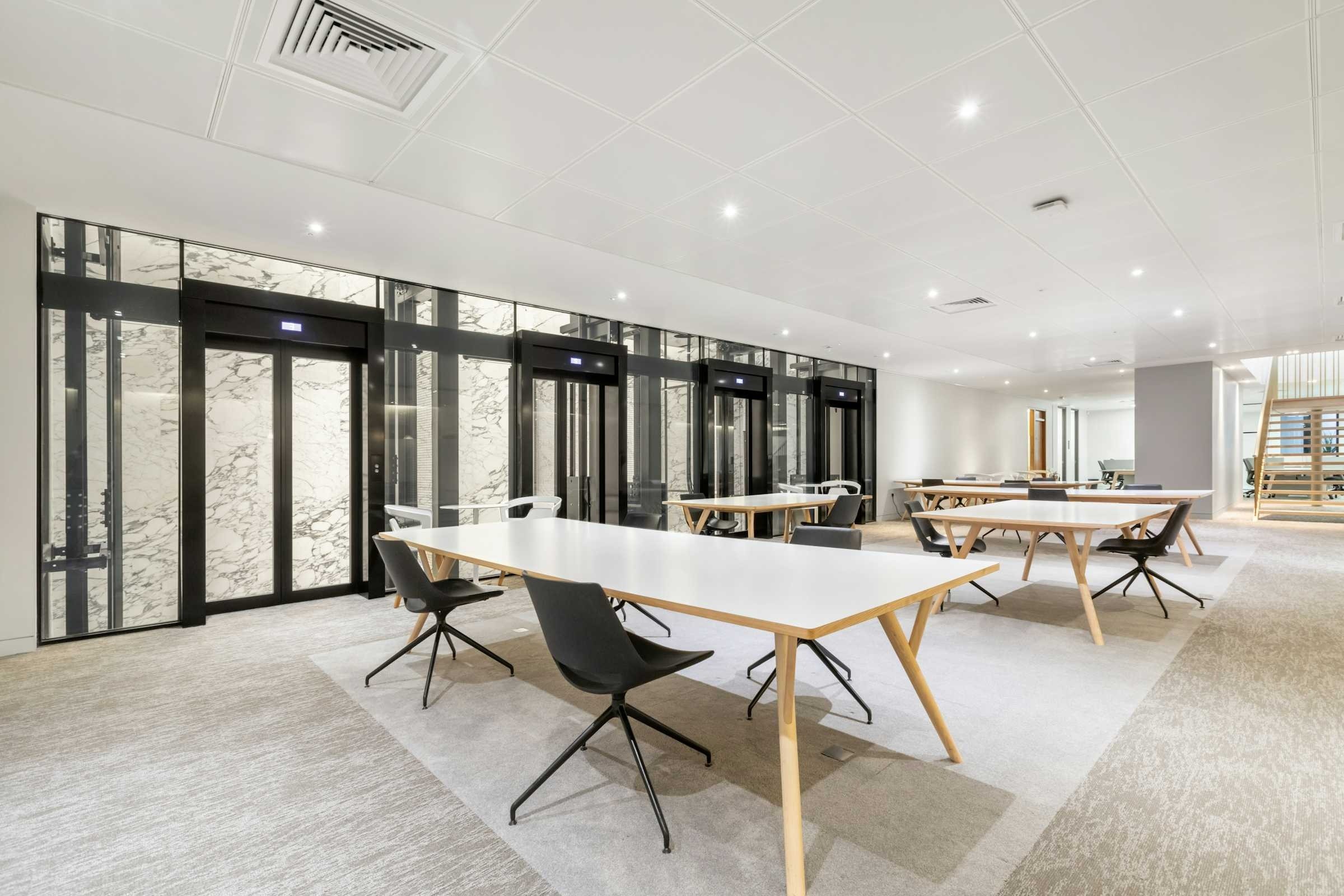 Luxury Serviced Offices to Rent in Mayfair in 2025-St James's Square, Mayfair - Ref 1059
